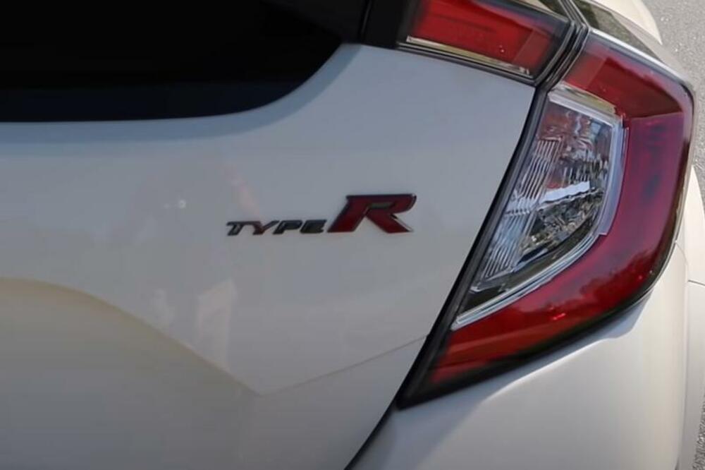 VOZAČI OPREZ: Od ove godine biće OBAVEZNA nova svetla na automobilima!