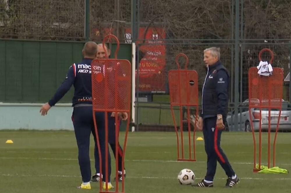 GLEDAJTE I UČITE! Zvezdina legenda i u poznim godinama dribla kao u igračkim danima! (VIDEO)