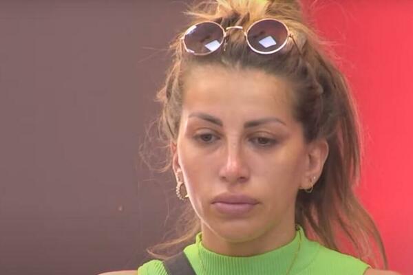 DALILA NAŠLA NOVOG DEČKA, STARI POČEO DA KLJUČA OD MUKE: Odmah ju je NAPAO zbog OVOGA!