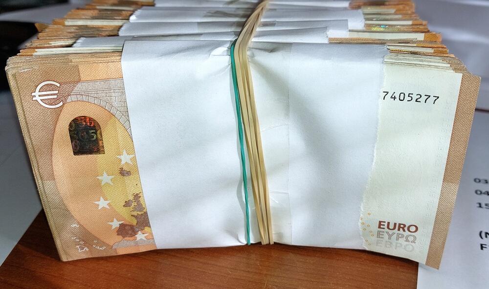Zaplena, Novac, Evri