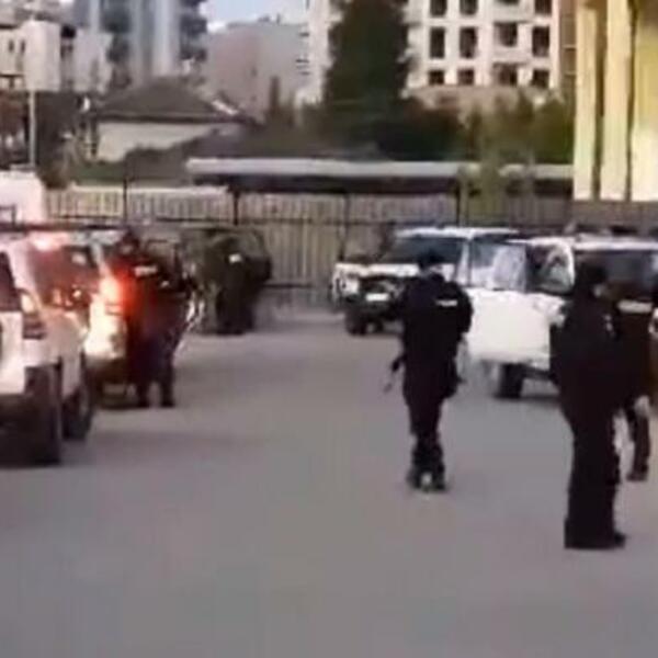 POGLEDAJTE SNIMAK UPADA ROSU U ŠTRPCE: Blokirali 3 prodavnice, naoružani u potrazi za SRPSKOM robom (VIDEO)