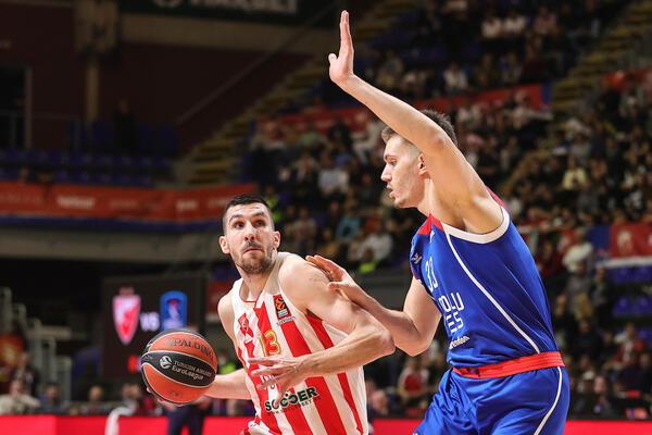 GRČKI NOVINAR UZBURKAO JAVNOST SVOJOM IZJAVOM: Potkačio je Zvezdu i Efes, svašta je rekao na račun ishoda meča!