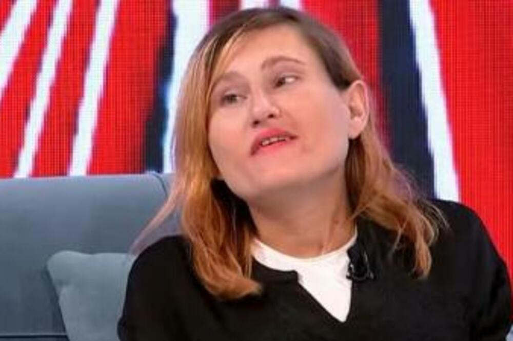 DIVNA DNK SE SKINULA U KUPAĆI KOSTIM: Nije imala problem da se OBNAŽI, sa ponosom pokazala TELO (FOTO)