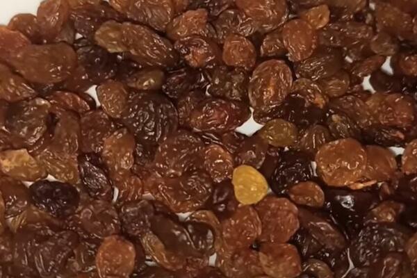 EVO ZAŠTO BI TREBALO SVAKI DAN DA JEDETE SUVO GROŽĐE: Bogato je VLAKNIMA, JAKO UTIČE NA 1 STVAR U ORGANIZMU