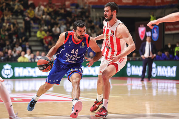 KALINIĆ SRUŠIO ŠAMPIONA EVROPE! Zvezda NOKAUTIRALA Efes na oproštaju od Evrolige!