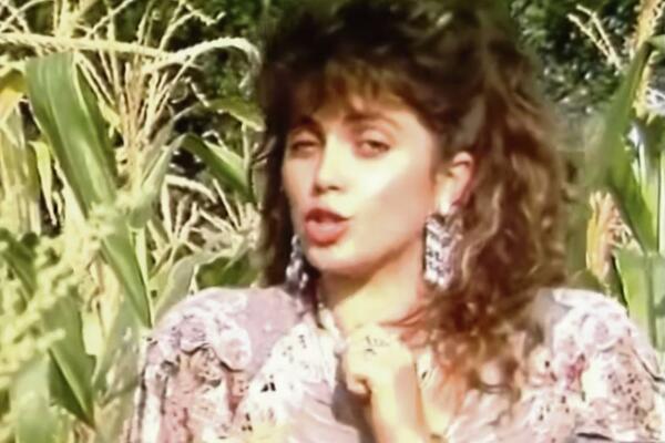 "SRPSKA ŠAKIRA" JE NEKADA IZGLEDALA KAO DRUGA ŽENA! Danas joj svi znaju FRIZURU: Znate li ko je na fotografiji?