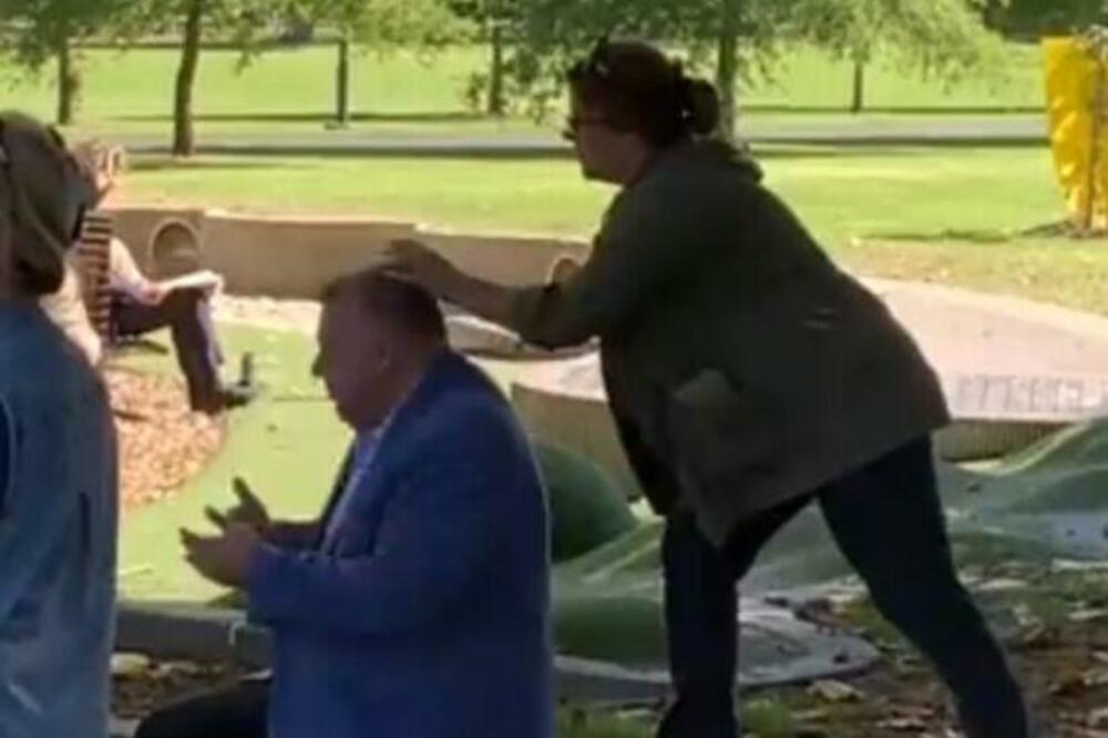 NAPADNUT POLITIČAR USRED PARKA: Žena mu se prikrala sa leđa, pa uradila OVO!