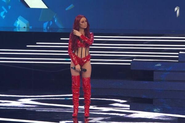 POMENULA JE I DŽIDŽU! Oglasila se pevačica koju je žiri napao zbog stajlinga!