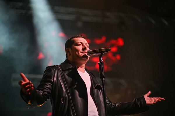 LJUDI, PA DA LI JE OVO MOGUĆE? Ne možete ni da zamislite koliko godina ima ACO PEJOVIĆ!