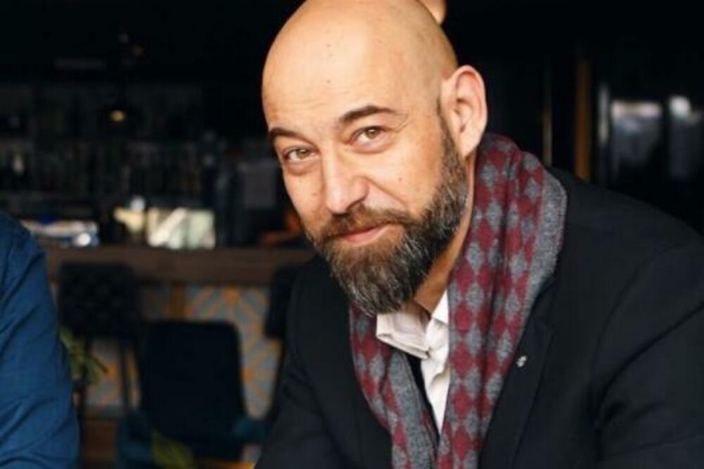 ŽENU DEJANA LUTKIĆA NIKADA NE VIĐAMO U JAVNOSTI: Zajedno su 25 godina, EVO kako ona izgleda