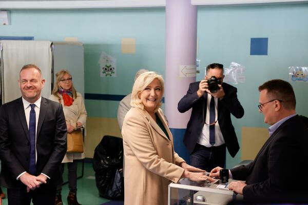 RAZOČARANA MARIN LE PEN POSLALA SNAŽNU PORUKU POSLE DEBAKLA