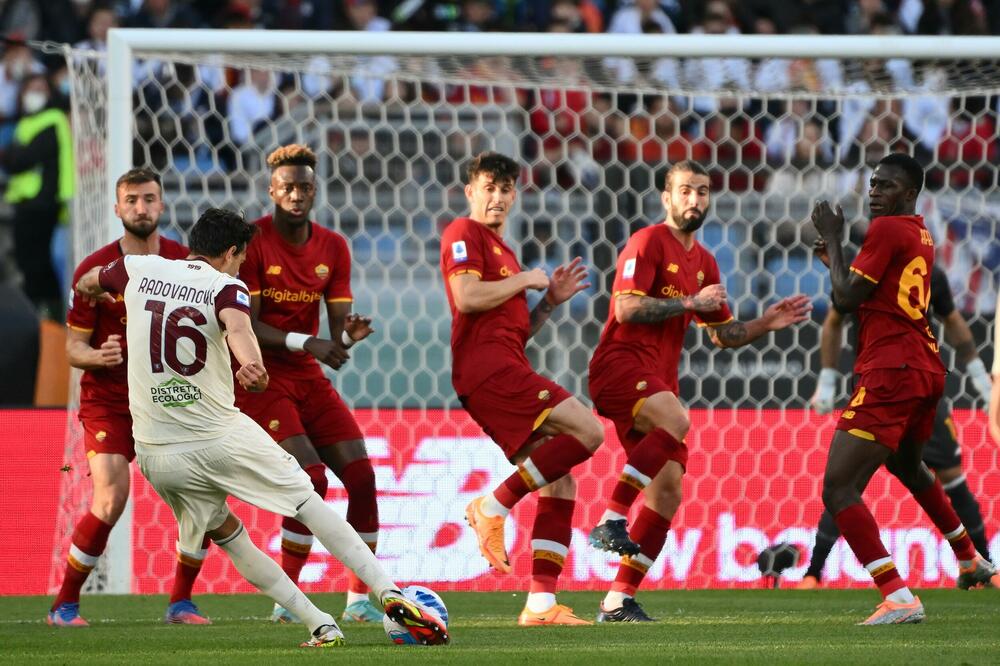 RADOVANOVIĆEV EVROGOL NIJE BIO DOVOLJAN! Lukić odigrao ceo meč protiv Milana! (FOTO)