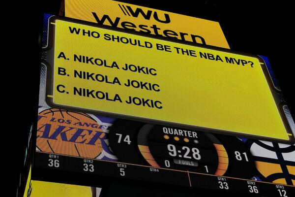 DEŽURNI PLJUVAČ DIŽE GLAS: Tužan što je Jokić MVP! Nazovite nagradu po njemu!