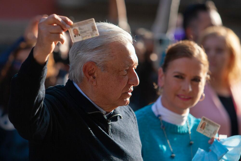 MEKSIKANCI NA REFERENDUMU ODLUČILI: Lopes Obrador predsednik! (FOTO)