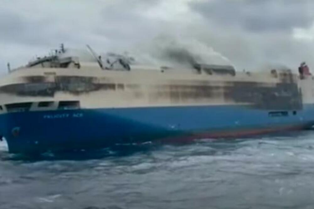 NAPADNUT BROD KOD OBALE JEMENA! Najnoviji pomorski incident