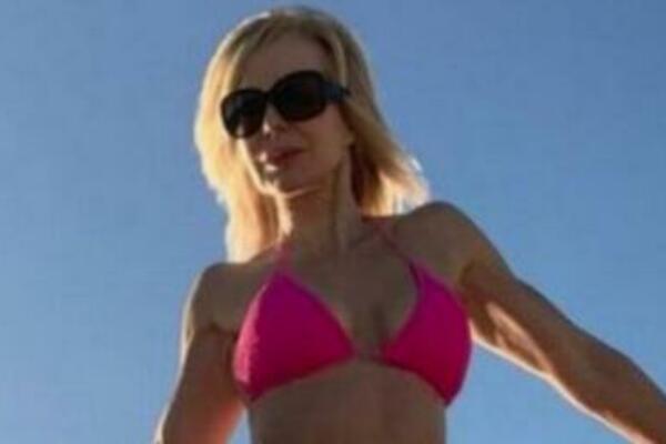 ONA JE NAJVRELIJA BAKA IKAD: Skinula se i pokazala više od DOZVOLJENOG, nerealni ATRIBUTI! (FOTO)