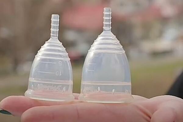 POZNATA BEOGRAĐANKA STAVLJALA MENSTRUALNU ČAŠICU PA ZAVRŠILA OVDE: Dečko se PRENERAZIO kad je zatekao OVAJ SCENARIO