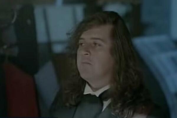 UMRO KRIS BEJLI, FANOVI U SUZAMA (VIDEO)