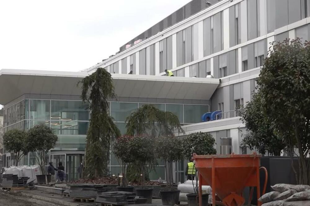 KRAJ DRAME KOD KLINIČKOG CENTRA: Muškarac sam sišao