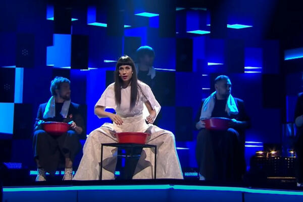 KONSTRAKTA SE OBUKLA KAO MEGAN MARKL! O našoj predstavnici BRUJI EVROPA (FOTO)