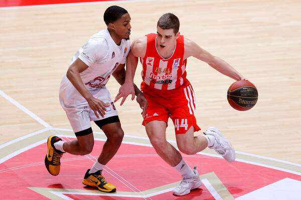 ZVEZDA SRUŠILA FMP ZA JUBILARNU POBEDU! Crveno-beli se mučili, pa RAZMONTIRALI "pantere"!