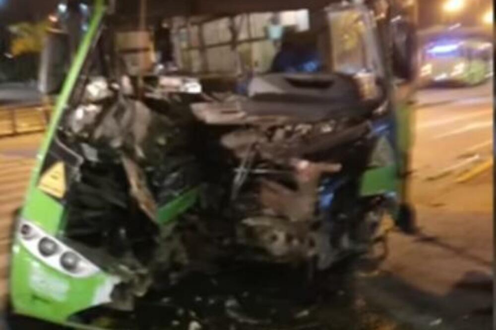 ISPLIVAO JEZIVI SNIMAK NESREĆE! Poznati fudbaler hitno operisan: Auto potpuno SMRSKAN, jedva ga izvukli iz vozila!