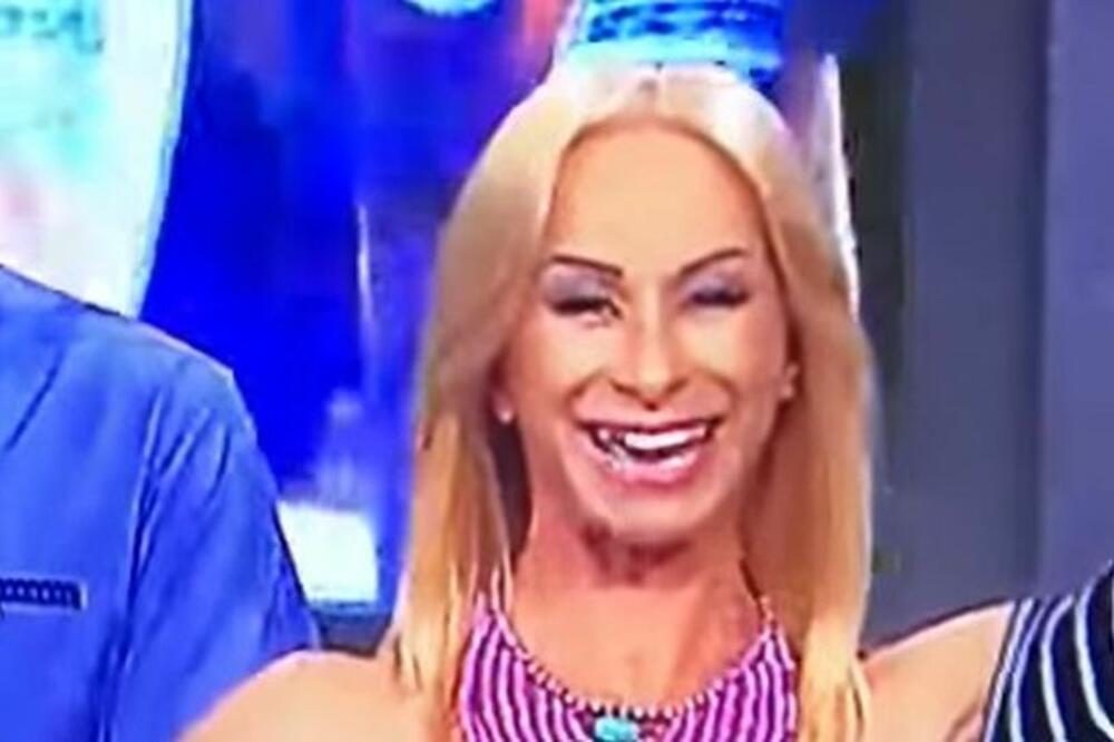 ŠOK U PROGRAMU UŽIVO: Voditeljka Sonja doživela PEH, ISPALO ONO ŠTO NE TREBA! (VIDEO)