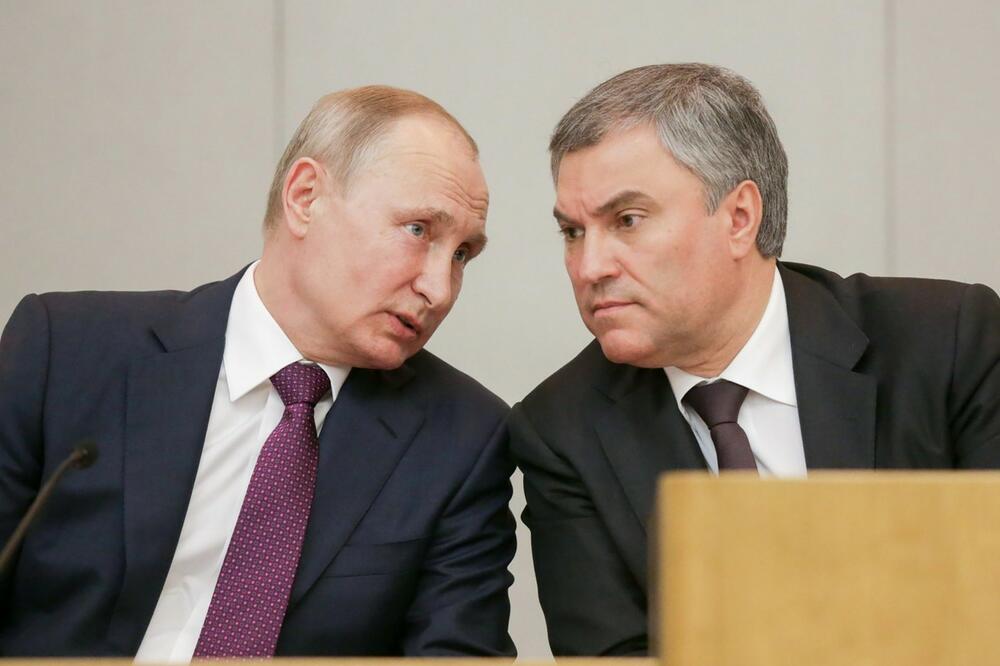 ZABAVLJA RUSKOG CARA, ŠIRI PROPAGANDU, ŽELI DA OSTAVI UTISAK! Nakon Putina, dolazi Putin, zvaće se VOLODIN? (FOTO)
