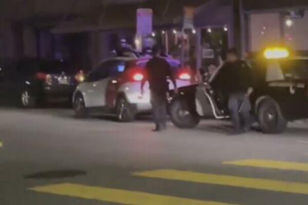 BLISKI SUSRET VEŠTAČKE INTELIGENCIJE I ORGANA REDA: Policija zaustavila AUTOMOBIL bez vozača! (VIDEO)