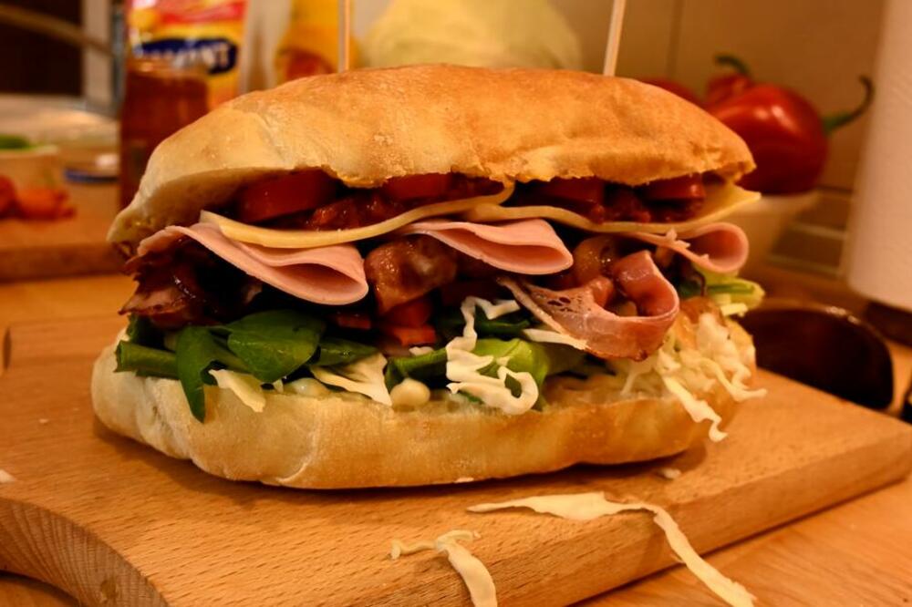 NAMIRNICA KOJA JE U SVAKOM SENDVIČU U SRBIJI JE OPASNA PO ZDRAVLJE: Objavljeno kakve POSLEDICE ostavlja