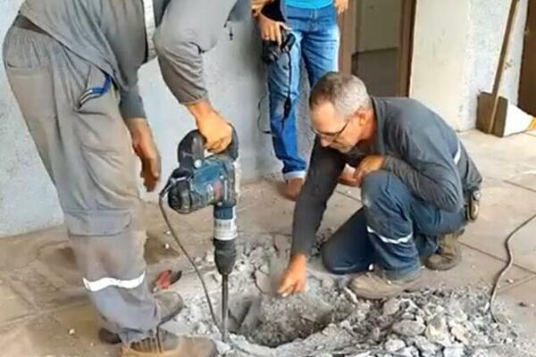 DANIMA SU SE ČULI JECAJI ISPOD BETONA: Majstori krenuli da ga BUŠE, pa naleteli na NJU (VIDEO)