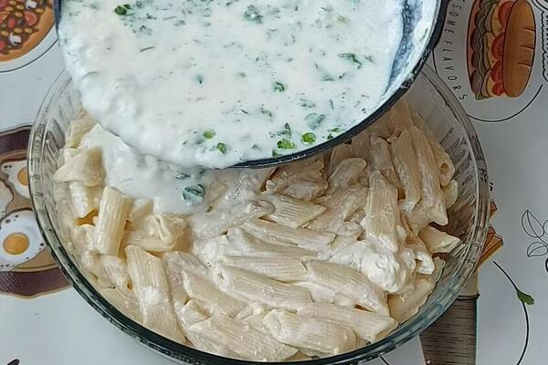 SPREMITE VEČERU ZA SAMO 200 DINARA: Makarone u KREMASTOM SOSU morate da PROBATE (RECEPT)