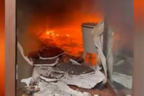 SVE SE PRETVORILO U PEPEO I DIM: Izgorela kuća poznatog glumca, on iskočio kroz prozor i tako se spasio!