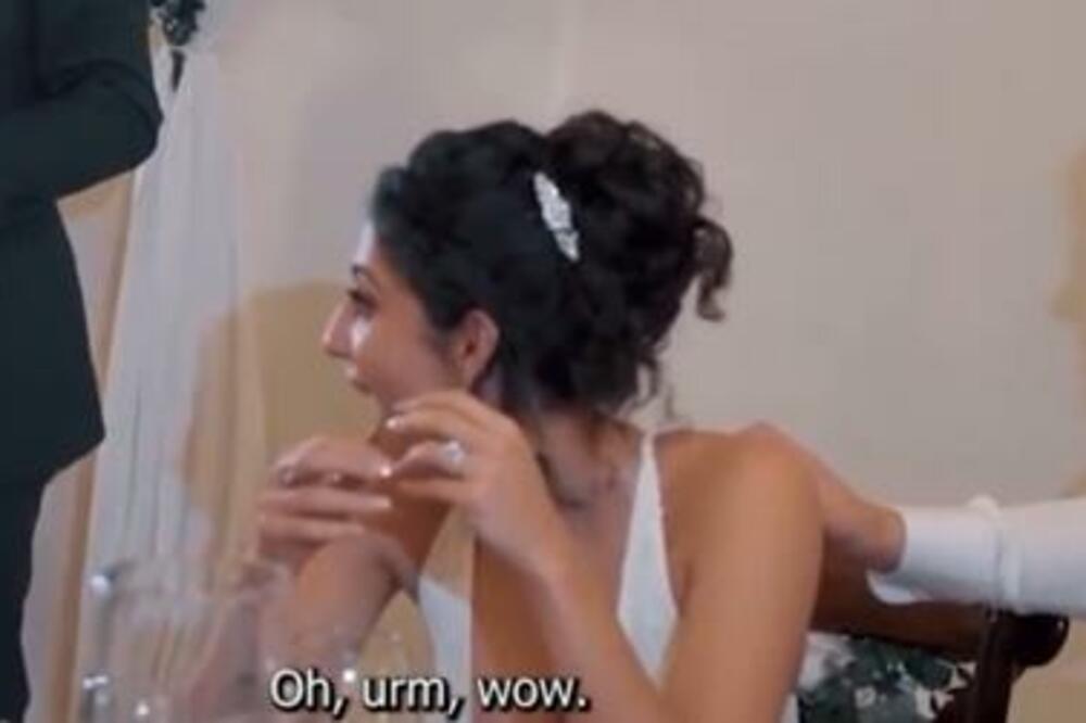 "OH, UM, VAUU": Mlada OSRAMOĆENA pred svima, zbog ove RADNJE MORALA DA SE KRIJE!