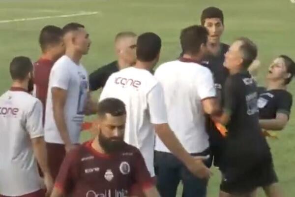 NEVIĐEN SKANDAL! Trener glavom NABO ženskog sudiju, ovo je za doživotnu suspenziju! (VIDEO)