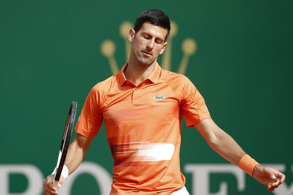 NOVAK PLATIO DANAK DUGOM ODSUSTVU SA TERENA: "Golman" Fokina šokirao slabog Đokovića na startu turnira!