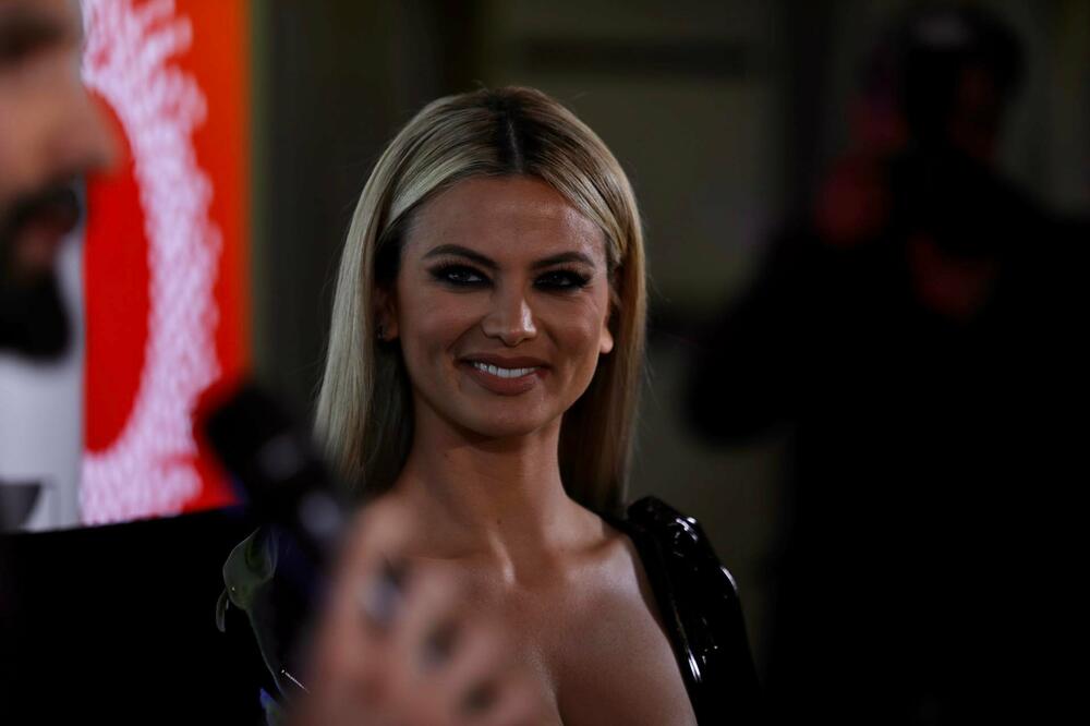 MILICA PAVLOVIĆ KONAČNO POKAZALA MUŠKARČINU: Bogat je, uspešan i izgleda kao ZVER, ima da OBALAVITE na OVU FOTKU!