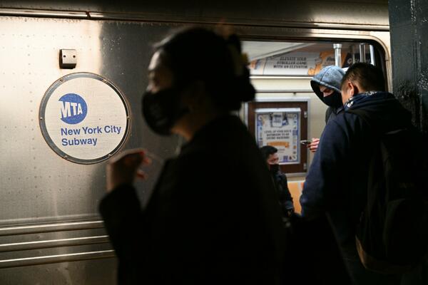 DETALJI KRVAVOG PIRA U NJUJORKU: Kondukter ispričao šta se tačno dešavalo (FOTO/VIDEO)