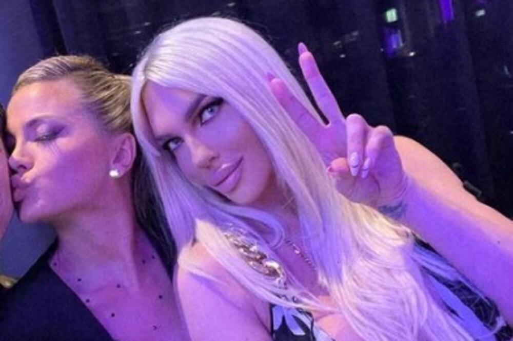 KARLI, ŠTO NAM OVO RADIŠ?! Brutalnim izdanjem PROVOCIRALA sve oko sebe, a ovakvu haljinu NE MOŽE SVAKO DA NOSI!