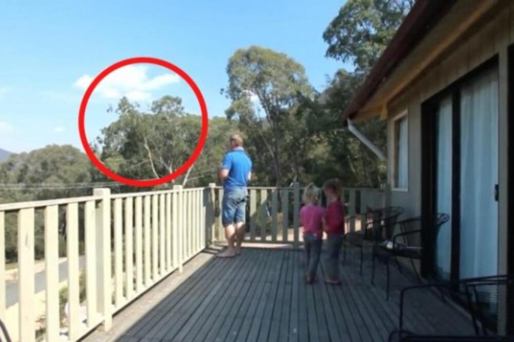 OTAC UHVAĆEN SA ĆERKAMA NA BALKONU, MAJKA ODMAH IZLETELA: Vrištali su dok su to radili (VIDEO)