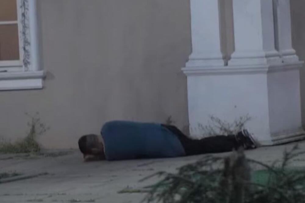 HOROR PRIZOR U ZADRUZI: Bebica se otrovao tablom LEKOVA pa izgubio SVEST, leži na podu!