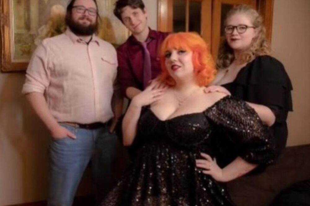 ANA (26) JE U TROJCI, IMA MUŽA, DEČKA I DEVOJKU: Pokazala šta rade zajedno u KREVETU, AU ČOVEČE (VIDEO)