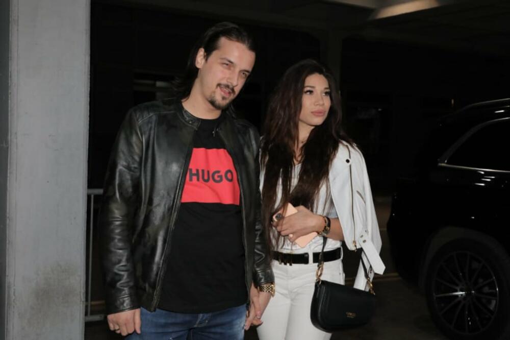 SIN ACE LUKASA KRSTIO NASLEDNIKA POD OSTROGOM: Evo gde je za to vreme bio pevač