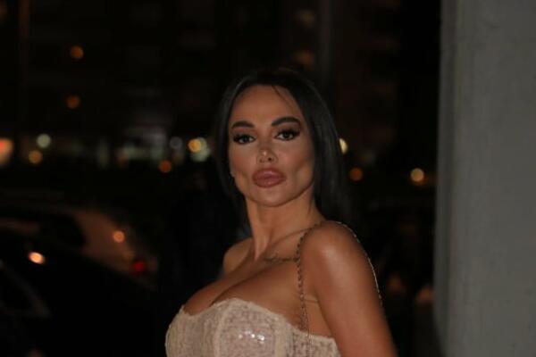 STARLETA SE POJAVILA KAO MILION DOLARA, NOVA POZADINA SIJA: Da li će Lukas moći da PEVA kada je bude video?