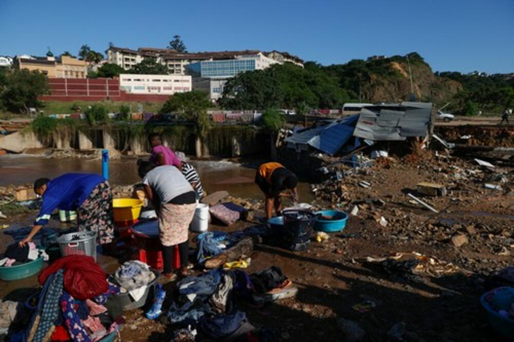 RAZORNE VREMENSKE NEPOGODE: Stradalo oko 400 ljudi, hiljade ostale bez krova nad glavom!