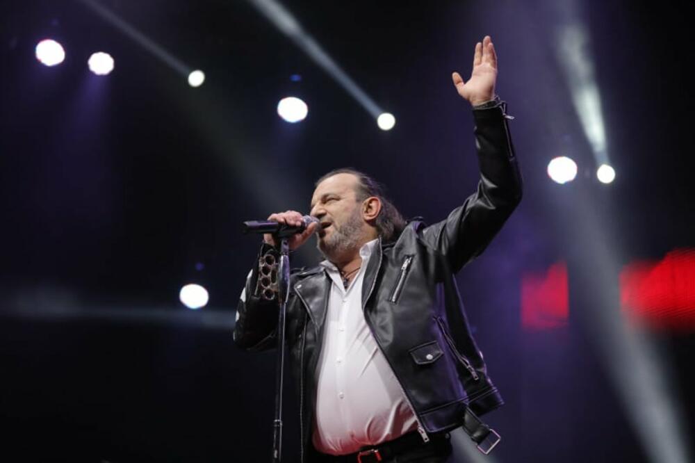 NI MANJE NI VIŠE, NEGO UNUKA ACE LUKASA: Medena devojčica UKRALA SLAVU poznatoj pevačici, PALE SU I SUZE!