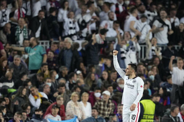 VLAHOVIĆU STIŽE SAIGRAČ IZ REPREZENTACIJE: Kostić postaje Juventusov igrač, poznato je i koliko para ide u Nemačku!