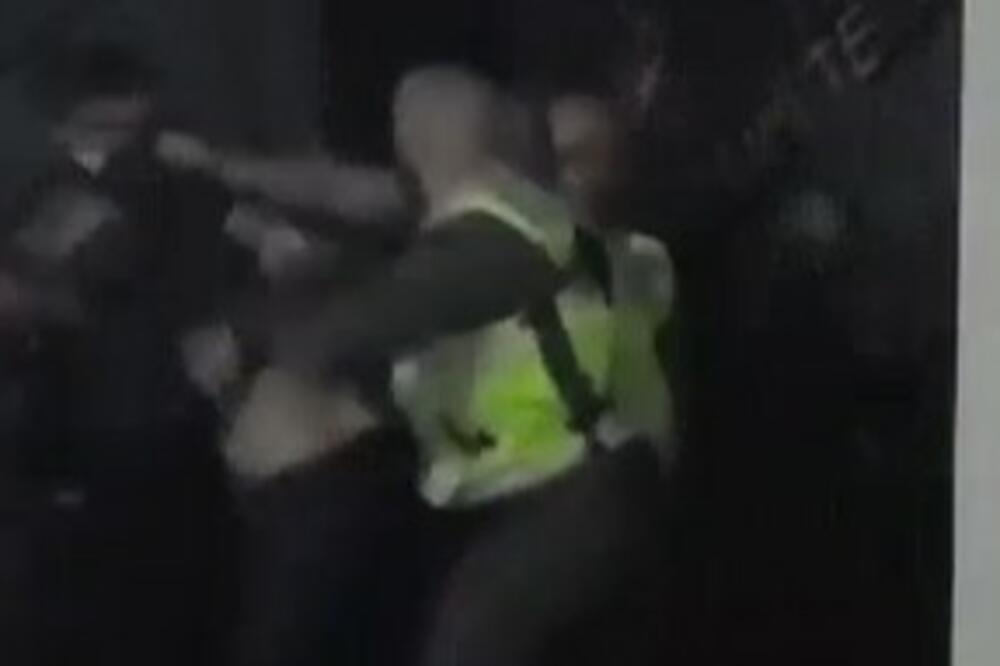 TAKMIČAR POBEGAO IZ ZADRUGE I ULETEO U PRVI STAN PORED IMANJA: Odmah skočio na TELEFON!