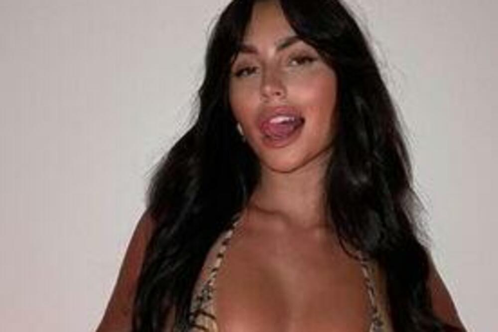 MANEKENKA GA STAVILA NA SEBE, ONO ŠTO JE URADILA SA NJIM NIKO NIKAD NIJE: "Tako izgleda impresivnije" (FOTO)