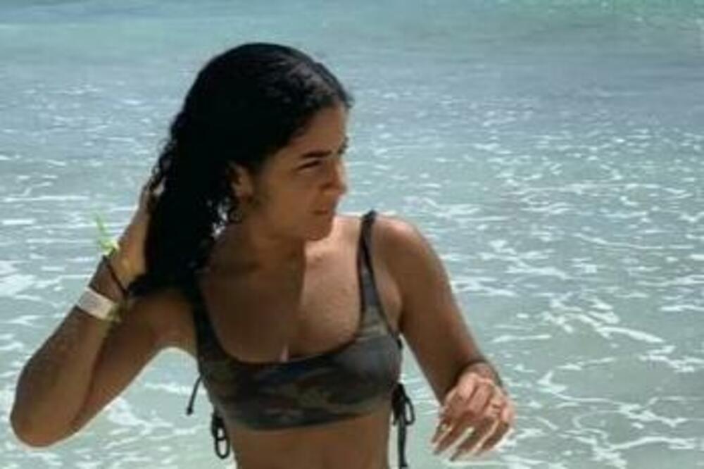 POZNATOJ INFLUENSERKI RASTU DLAKE NA NEOBIČNIM MESTIMA, REŠILA DA SVE POKAŽE: Zbog ovog je još više VOLE (VIDEO)